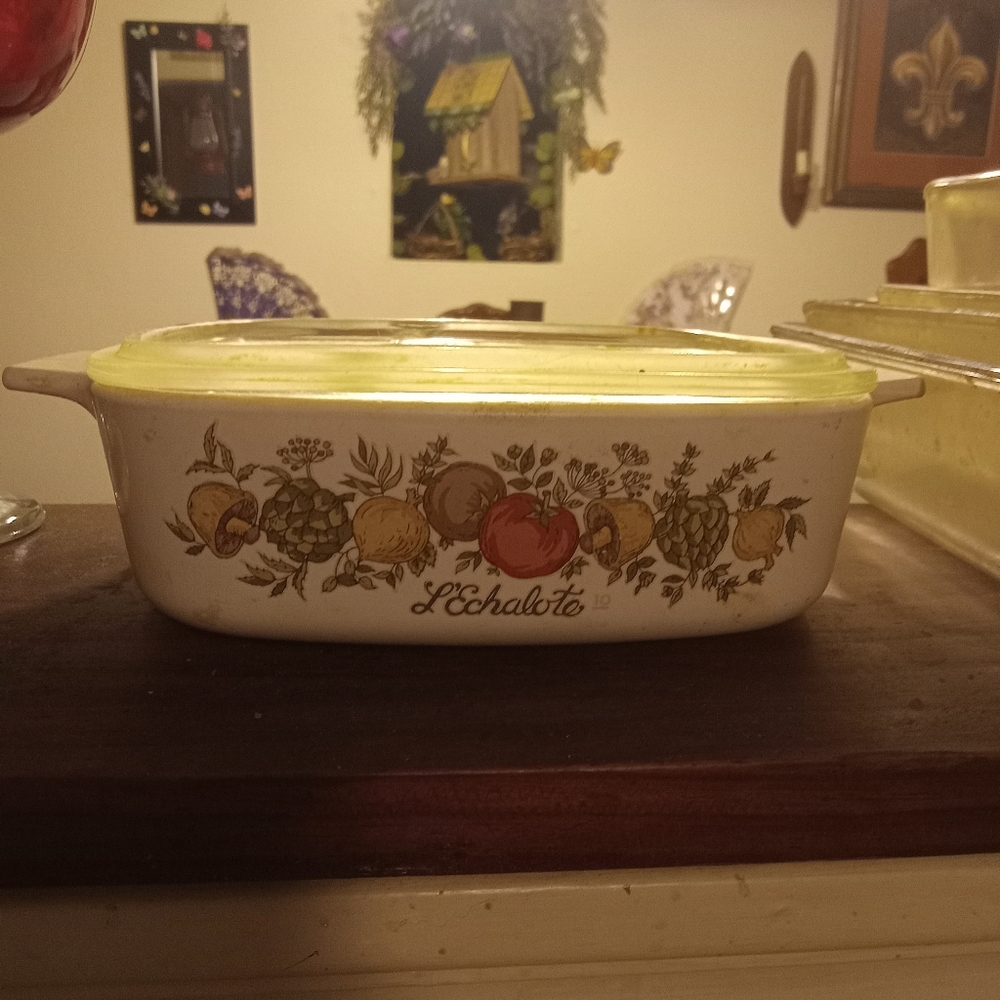 corningware A-1 1/2-B 1 1/2 qt casserole dish